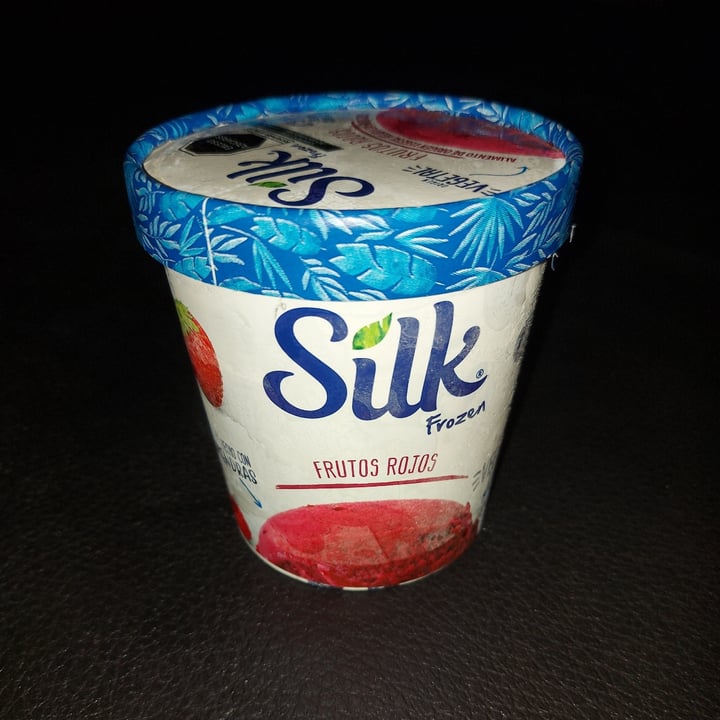 photo of Silk Helado Silk Frozen de Frutos Rojos shared by @mariana2703 on  09 Nov 2021 - review