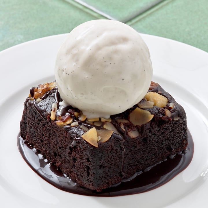 photo of Privé CHIJMES Dark Chocolate & Nuts Brownie shared by @keira9sa on  21 Mar 2021 - review
