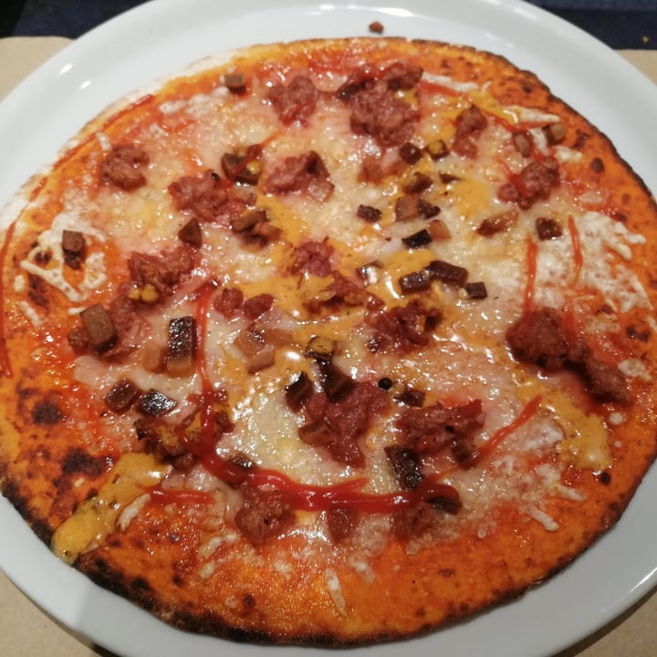 photo of Penguin Bar Pizza barbacoa fusión shared by @ani16 on  08 Oct 2022 - review