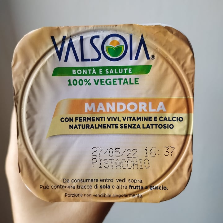 photo of Valsoia Pistacchio Mandorla shared by @martinapetruccelli on  06 May 2022 - review