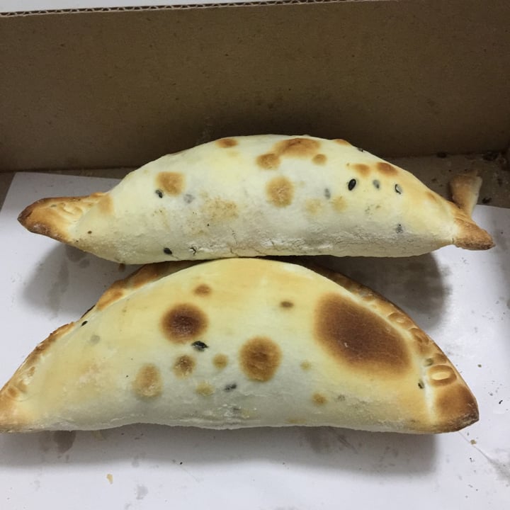 photo of Empanadas de 10 Empanadas De "Queso", Cebolla Y Choclo shared by @ymzavala on  06 Jul 2020 - review