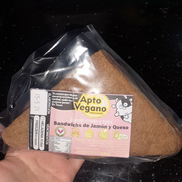 review photo of Apto Vegano Consciente Sandwich de Jamón y Queso shared by @zoemontiel on 19 May 2021 - review
