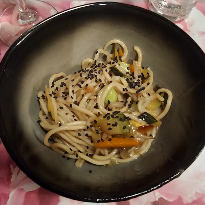 photo of Sesamo Nero Noodles Alla Orientale Con Verdure shared by @lucthelucky on  23 Aug 2022 - review