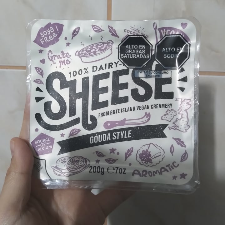 photo of Sheese Gouda Style shared by @veganaenlima on  28 Aug 2022 - review
