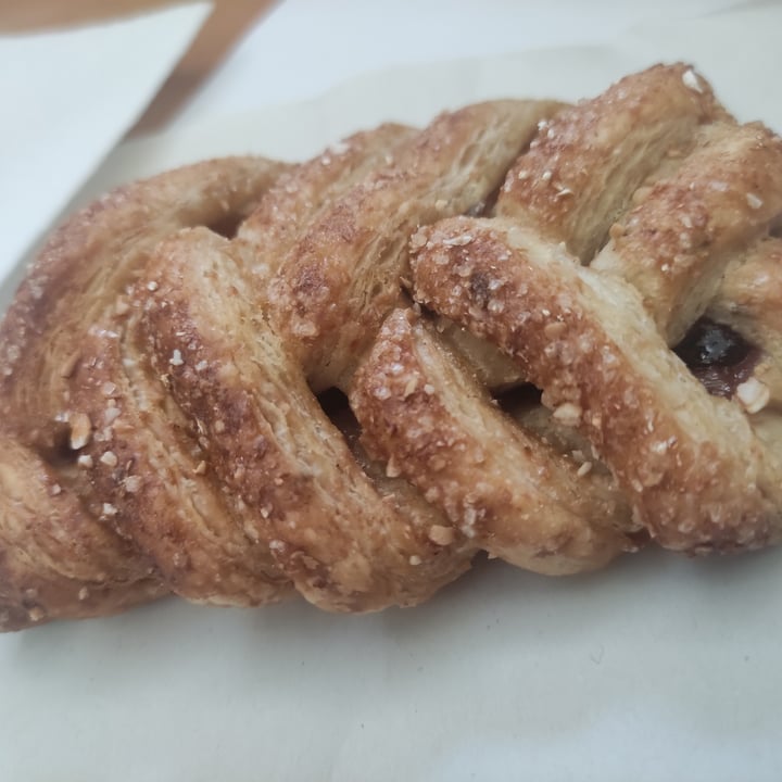review photo of MO MANGI EMPORIO treccia con sciroppo d'acero e frutti shared by @chiaraveg30 on 25 Oct 2022 - review