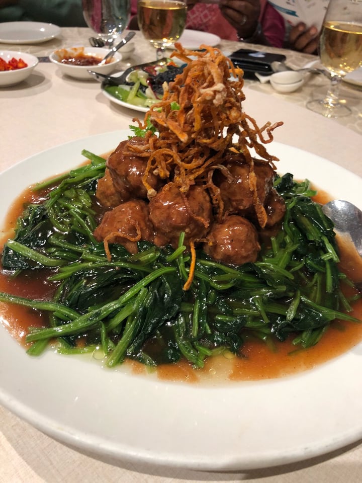 photo of LingZhi Vegetarian - Liat Towers Braised Lion’s Head Mushroom Ball with Seasonal Vegetables shared by @kelvin on  29 Jul 2019 - review