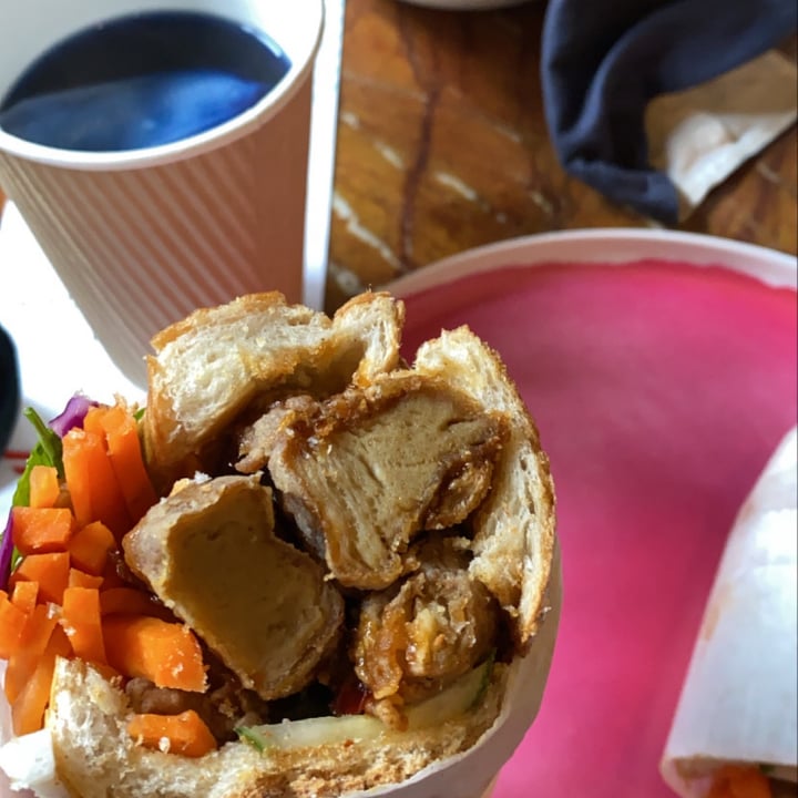 photo of Mama's Cupboard Vegan Duck Banh Mi shared by @nuevedejulio on  17 Jul 2021 - review