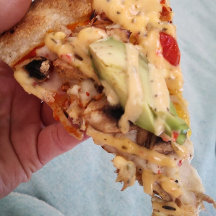photo of Vegan Streetfood Deli - Obs Chickless Mayo Pizza shared by @liezle on  15 Sep 2022 - review