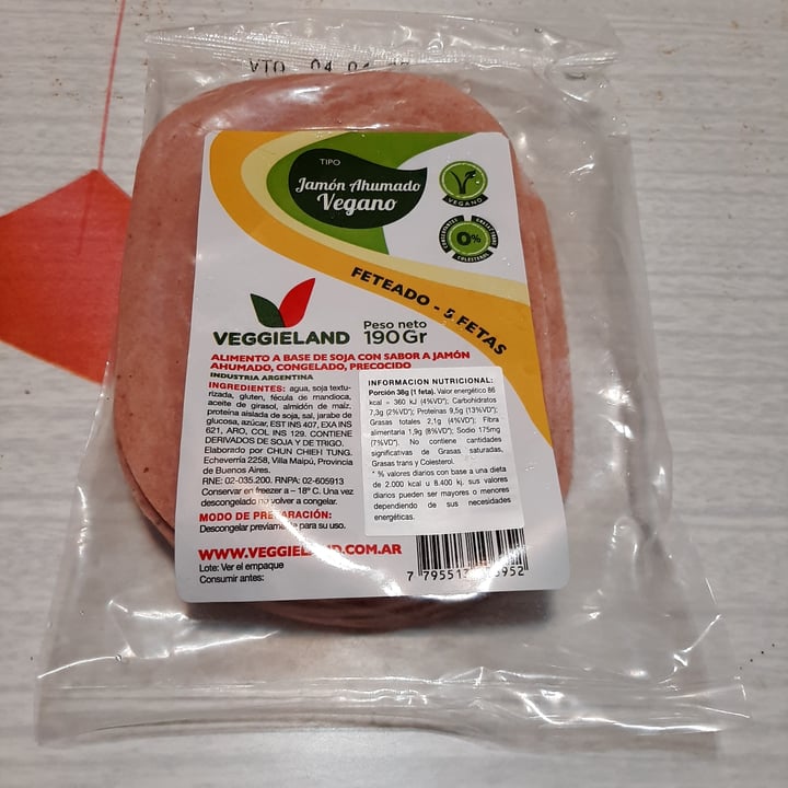 photo of Veggieland Jamón Ahumado Vegano Feteado shared by @clarib on  06 Jan 2022 - review