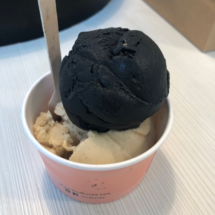 photo of Kind Kones Charcoal Vanilla Ice Cream shared by @aishahalattas on  23 Jul 2020 - review