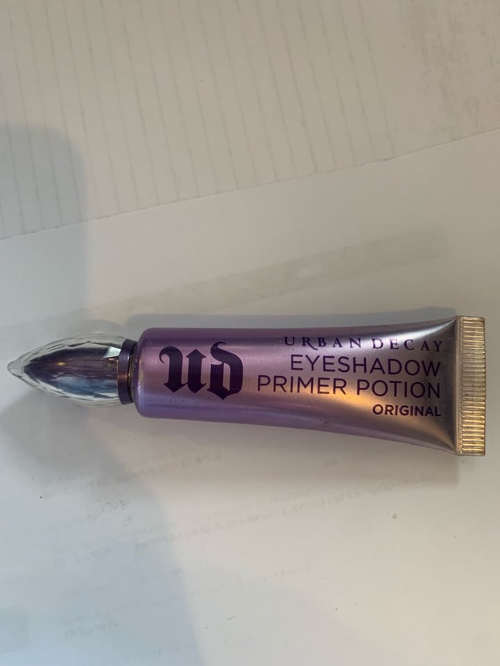 photo of Urban Decay Eyeshadow Primer Potion shared by @giveafudge2day on  26 Nov 2019 - review