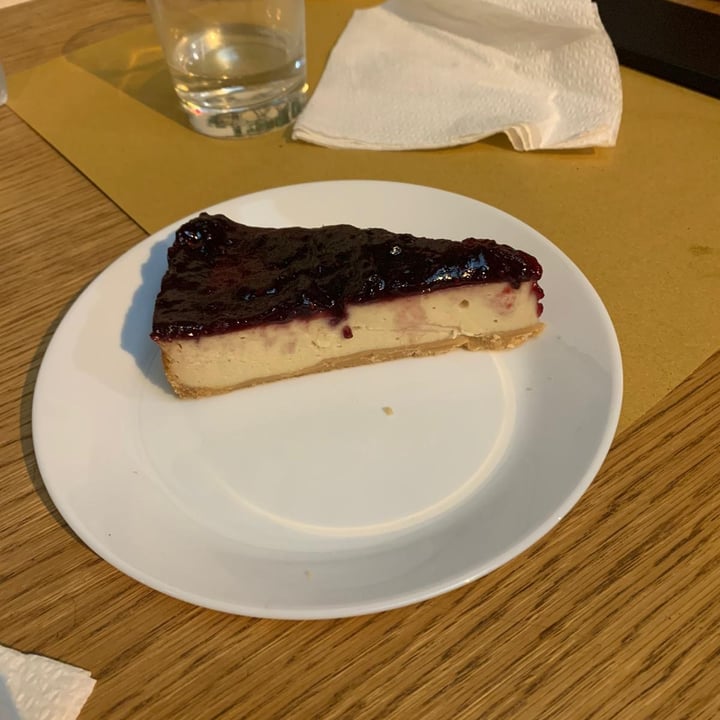 photo of Il Vegano - Firenze Cheesecake Vegan Ai Lamponi shared by @mscele on  24 Jun 2022 - review