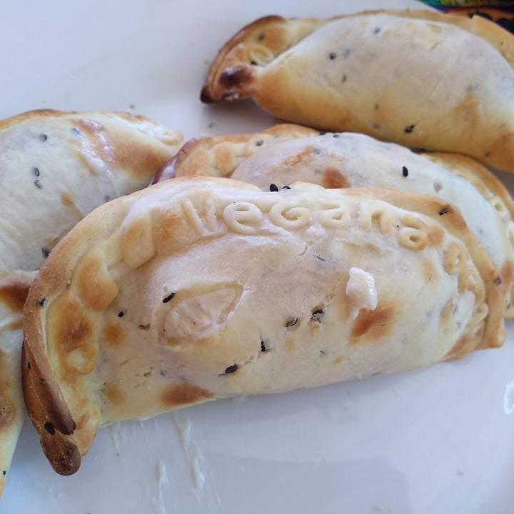 photo of Empanadas de 10 Empanada jamon y queso shared by @karenyan on  31 Oct 2020 - review