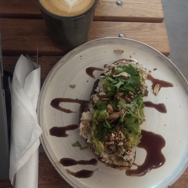 photo of FAUNA Café y Flora Avo Toast shared by @beluqra on  16 Jun 2022 - review