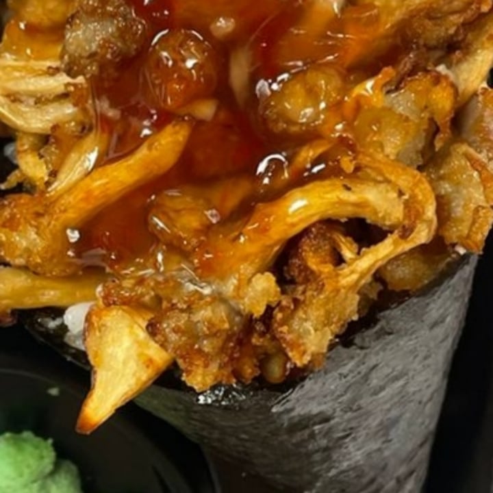 photo of Kora Vegan Sushi Temaki Shimeji empanado shared by @pssthler on  20 Jun 2022 - review
