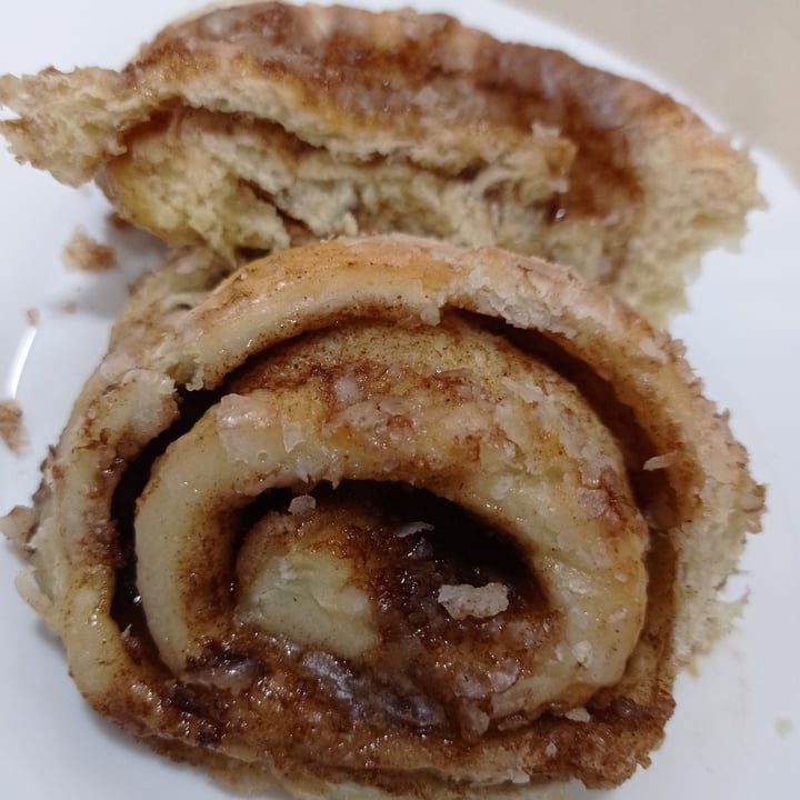 photo of Debby's Good Veggie Food Cinnamon Roll shared by @isabeletta on  09 Oct 2021 - review