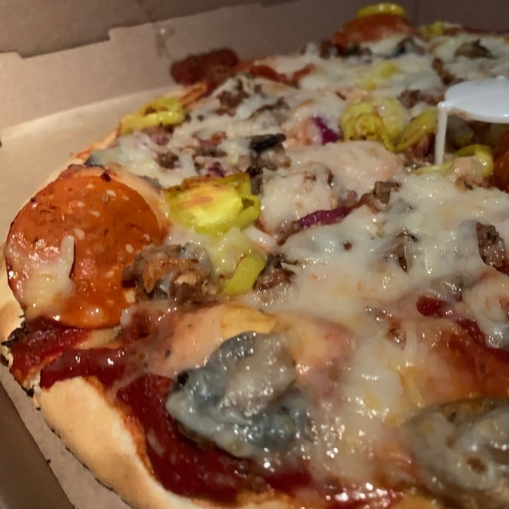 photo of LaRosa's Pizza Hyde Park Plant Based Pizza shared by @gemcityvegan on  10 Apr 2021 - review