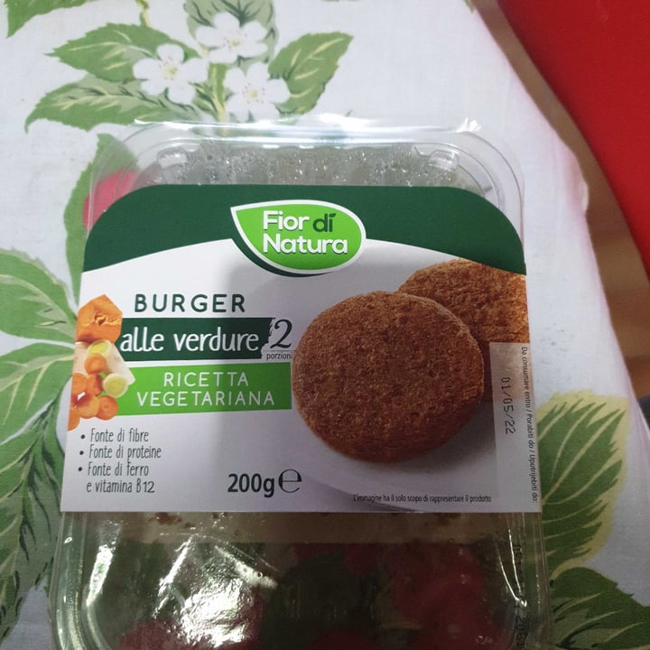 photo of Fior di Natura Burger alle verdure (2 porzioni) shared by @pilina0206 on  14 Apr 2022 - review