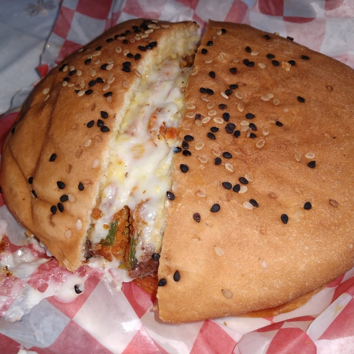 photo of Om Ganesh Ganesh Doble Con Queso Vegano shared by @plantia on  25 Jun 2020 - review