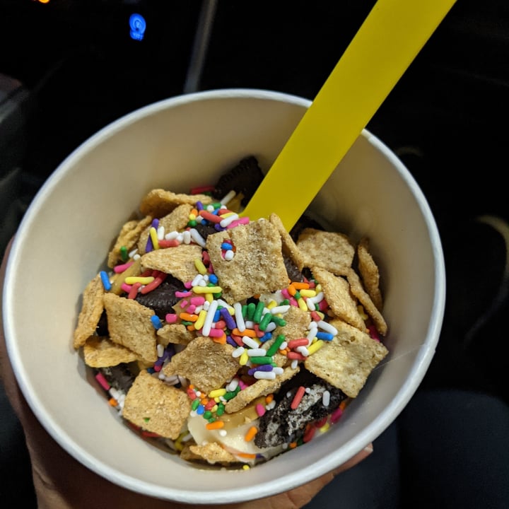 review photo of Olo Dessert Studio Vegan Vanilla Froyo shared by @nikoleclarke on 17 Apr 2021 - review
