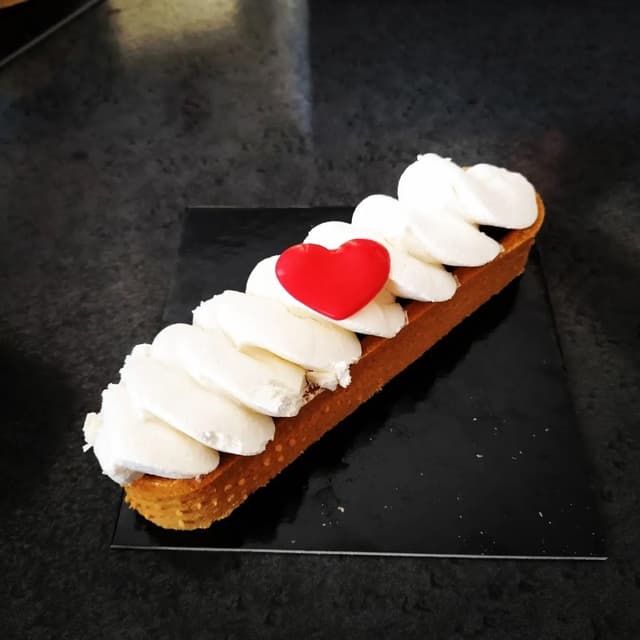 菜肴“Monoporzione Frutta E Panna”的照片