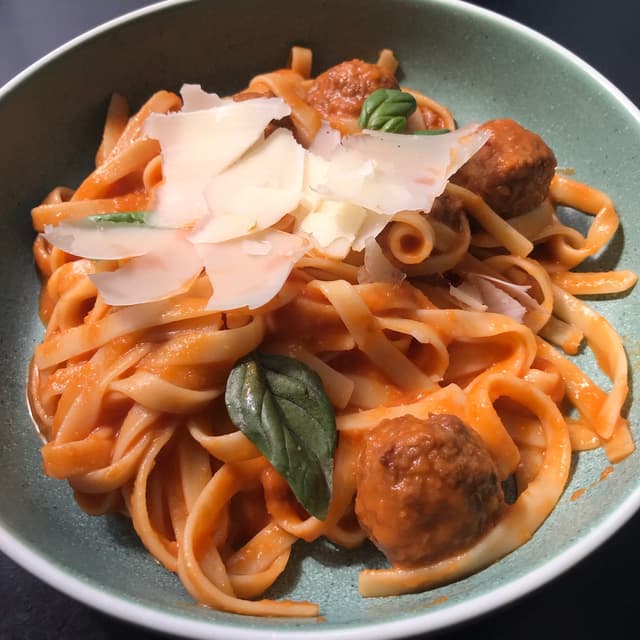 菜肴“Meatball Ragú Linguini”的照片