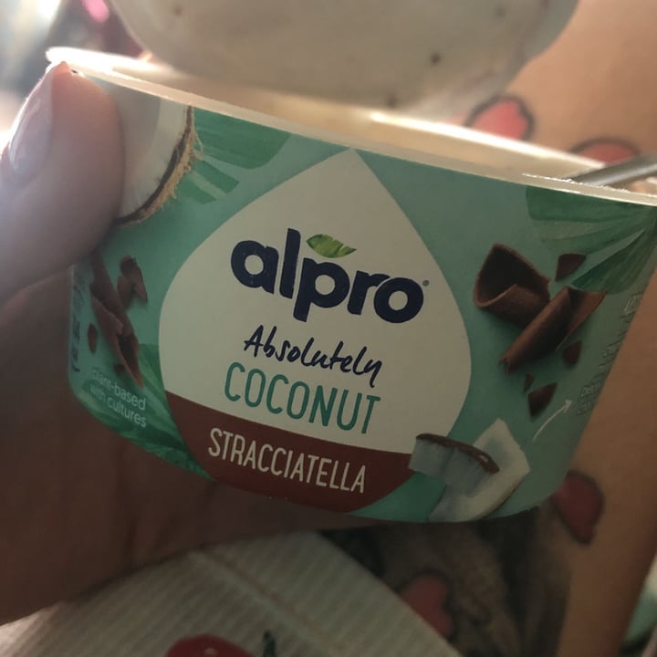 photo of Alpro Absolutely Coconut Stracciatella shared by @micaelabez on  30 May 2022 - review