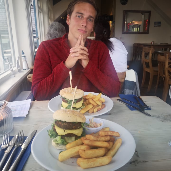 photo of The Ferry Inn Vegan burger shared by @amykhoaz on  07 Dec 2022 - review