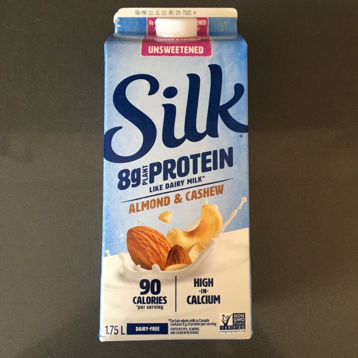 photo of Silk Almond & cashew milk shared by @brikelly on  13 Jun 2021 - review