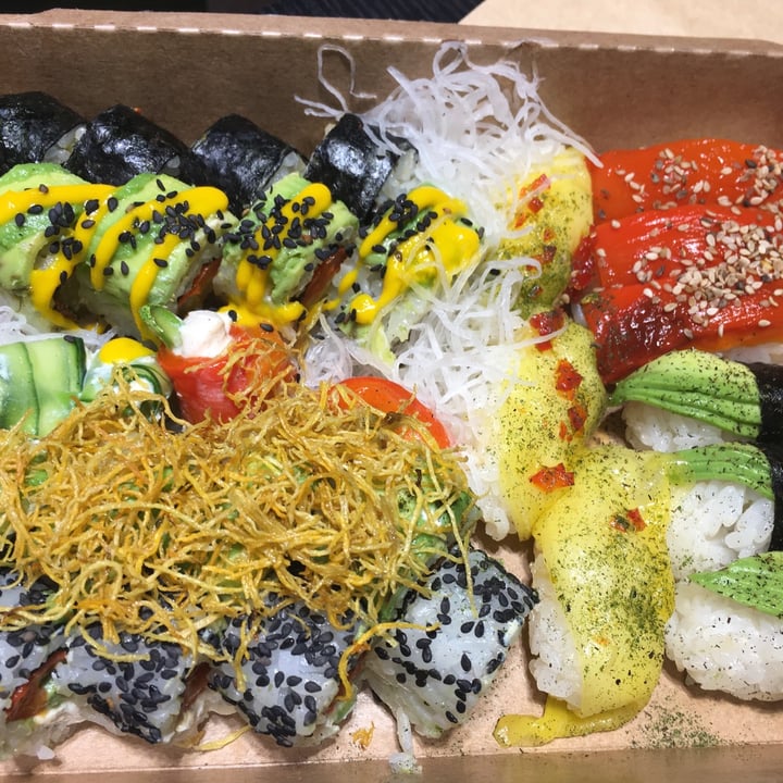 photo of Let it V - Vegan Sushi Combo 15 Piezas Sushi shared by @maggiekoglot on  18 Oct 2020 - review