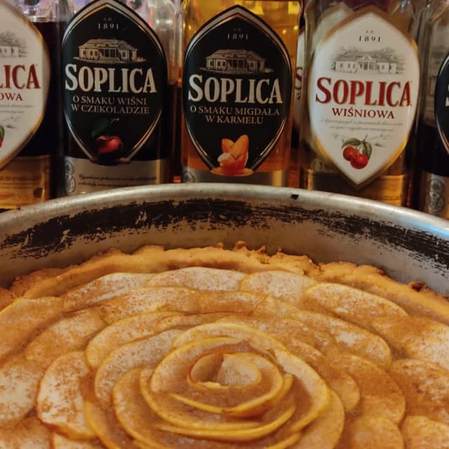 Photo of the dish “Tarta de manzana con helado de almendra”