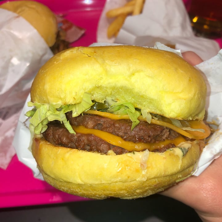 photo of VEGAN FOX Vegmac Burger shared by @guidodan on  13 Oct 2021 - review