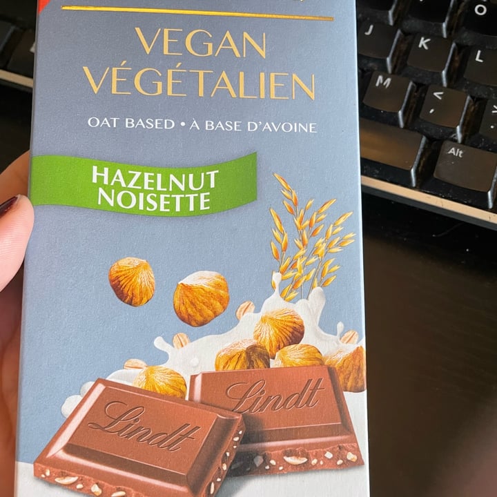 review photo of Lindt Haselnuss Vegan Mit Haferdrink shared by @punky on 02 Feb 2022 - review