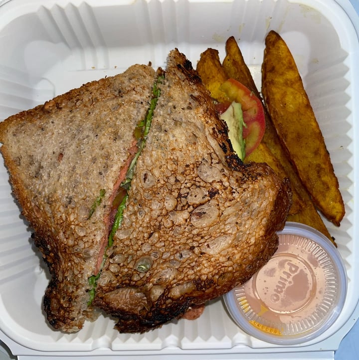 review photo of La Raíz De La Tierra Club Sandwich shared by @anaisalazarayala on 26 Nov 2022 - review
