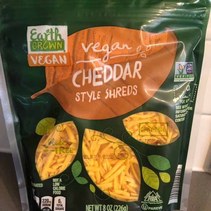 photo of Earth Grown Cheddar Style Shreds shared by @saralovesveggies on  22 Mar 2022 - review