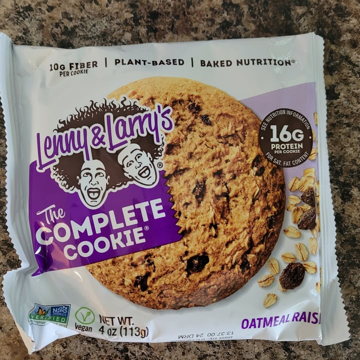 photo of Lenny & Larry’s The Complete Oatmeal Raisin Cookie shared by @mmthompson on  26 Jun 2021 - review