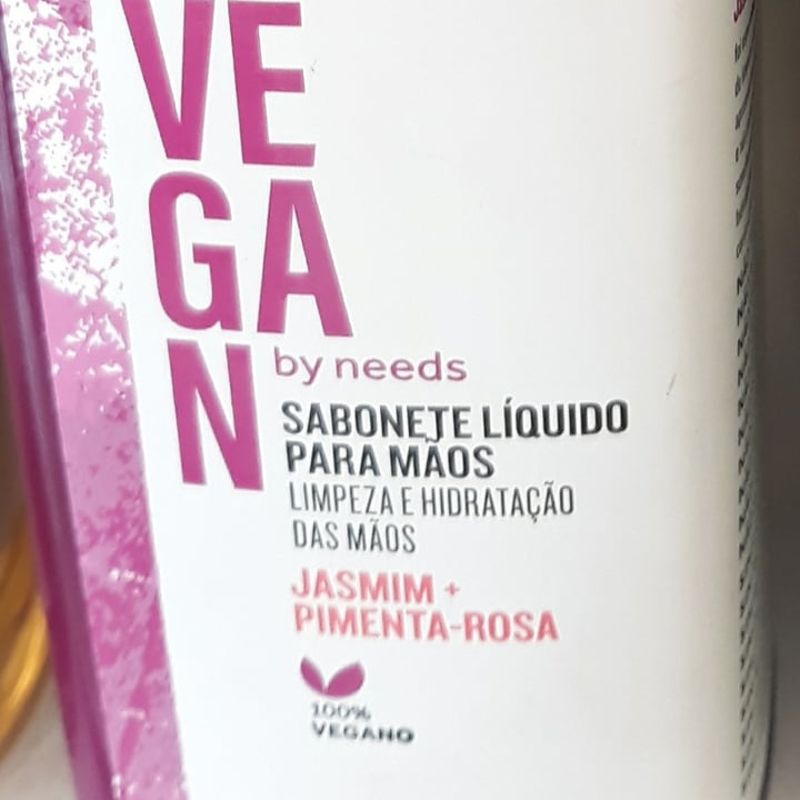 photo of Needs sabonete liquido jasmim + pimenta rosa shared by @dorathomann on  06 Jun 2022 - review