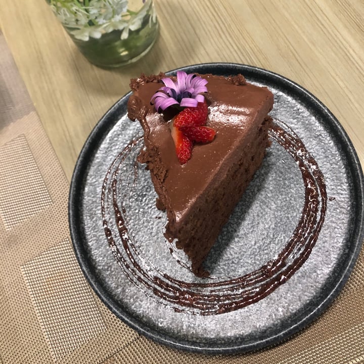 review photo of Vegan Inc. Miyana Polanco Pastel tres chocolates shared by @alyy on 10 Jul 2022 - review