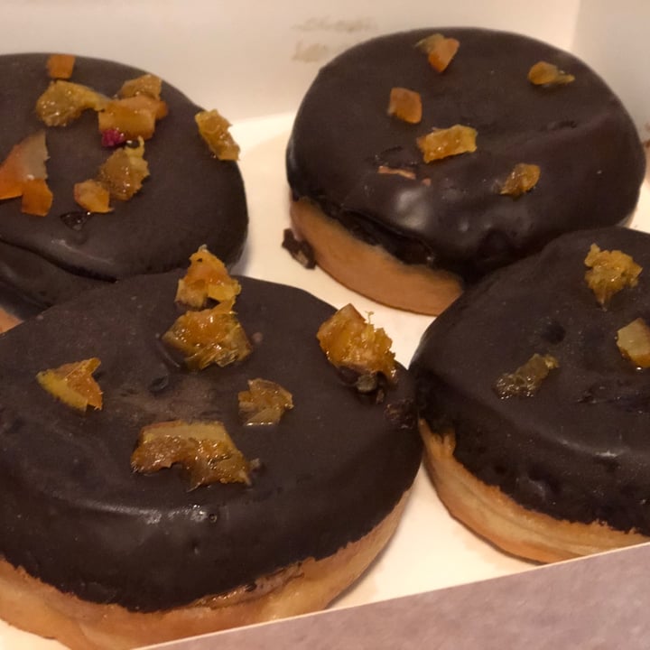 photo of Bugnuts Donut de chocolate y naranja shared by @anaiturrizar on  22 Dec 2021 - review