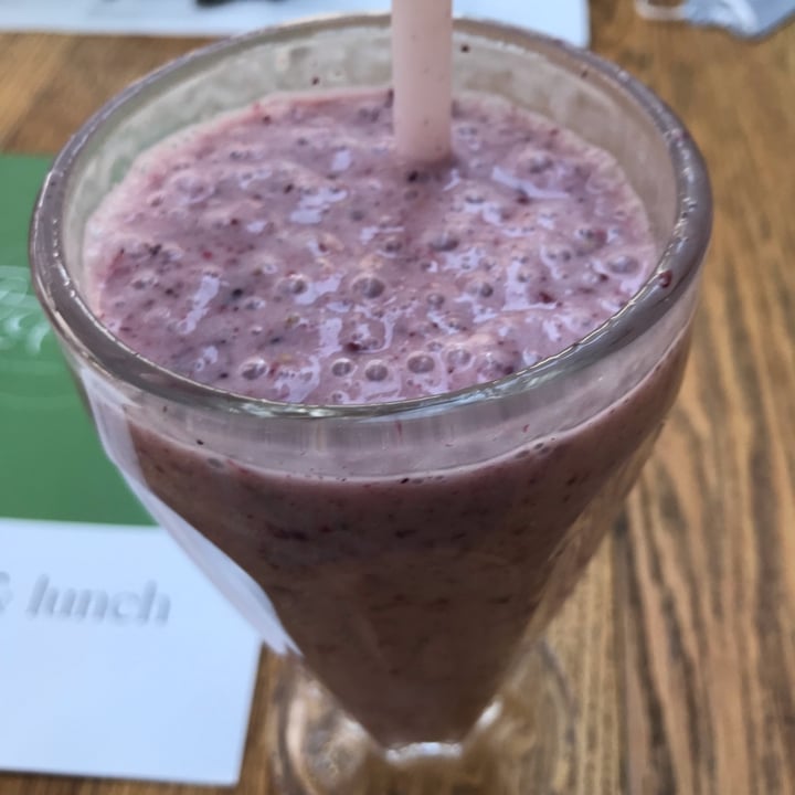 photo of Stephnie's Berry smoothie shared by @harmlessimpact on  13 Feb 2022 - review