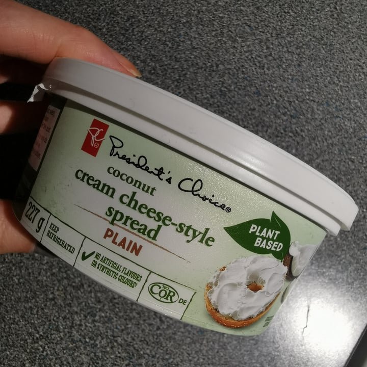 review photo of President's Choice Cream Cheese-style Spread shared by @virginieparenteau on 23 Oct 2021 - review