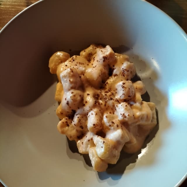 Foto del plato “Gnocchi Con Formaggio Vegan E Gommossio”