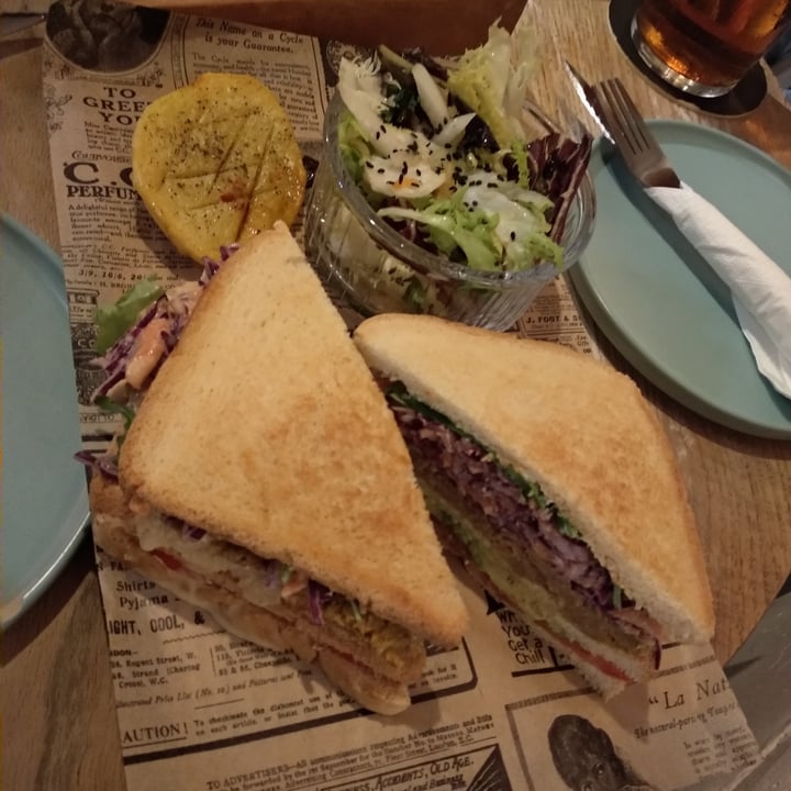 photo of Daio Nuestro club sandwich shared by @lasonrisadeltrece on  04 Sep 2021 - review