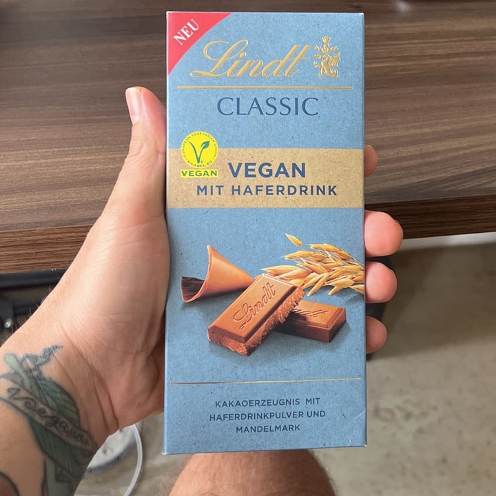 photo of Lindt Classic Vegan Mit Haferdrink shared by @vegetarirango on  26 May 2022 - review