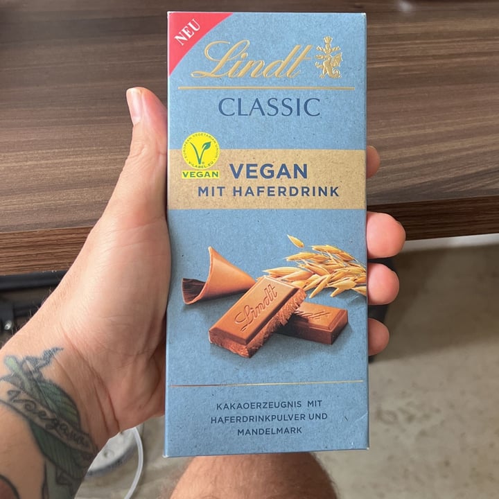 review photo of Lindt Classic Vegan Mit Haferdrink shared by @vegetarirango on 26 May 2022 - review