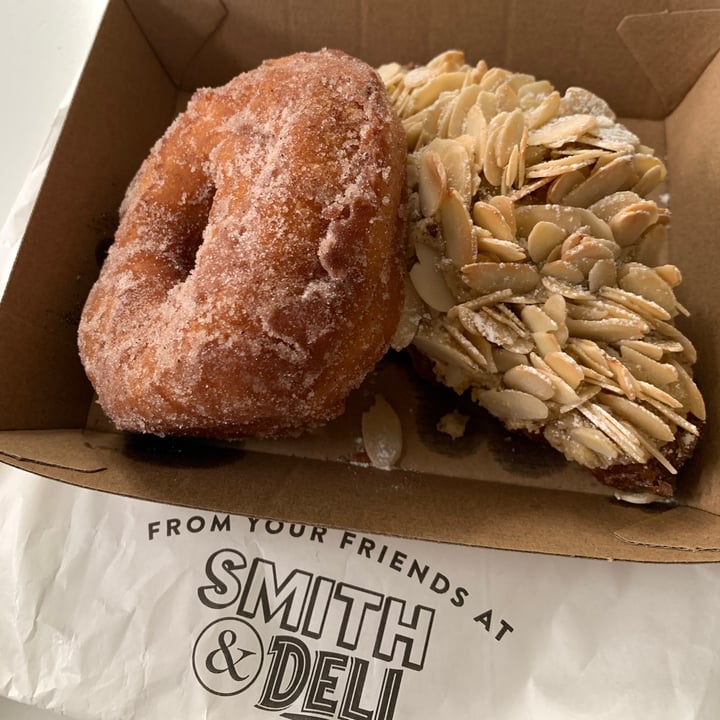 photo of Smith and Deli Almond Croissant shared by @cnnna on  07 Feb 2021 - review