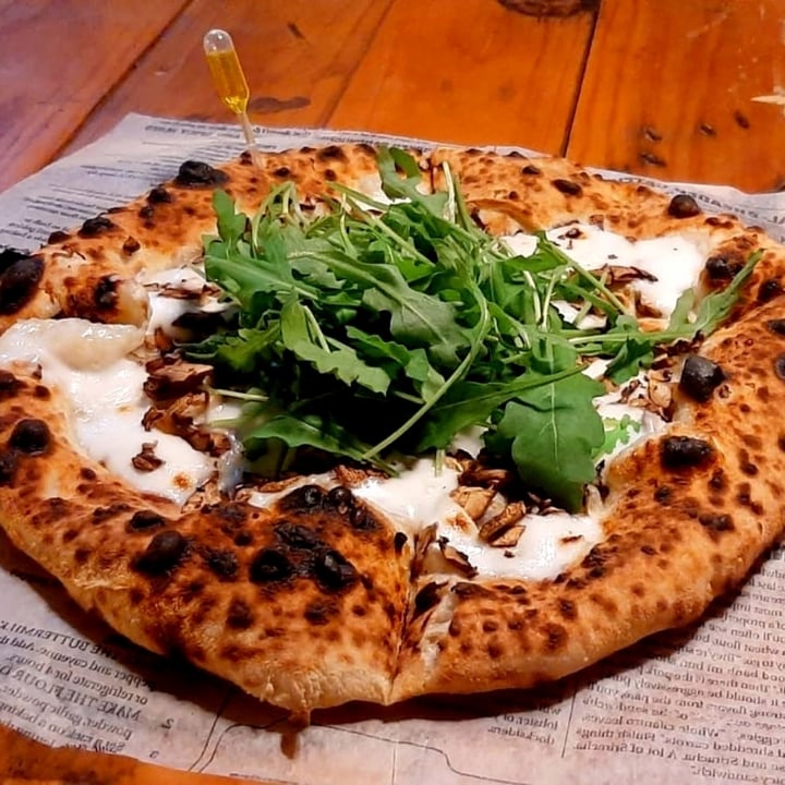 photo of Pizza 90 Trufa Crimini Vegan Pizza shared by @moonpie on  11 Jul 2022 - review