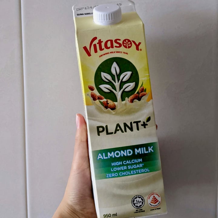 photo of Vitasoy Almond Milk shared by @iveeflower on  27 May 2022 - review