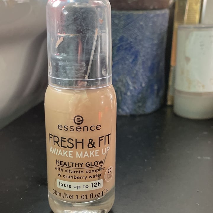 photo of Essence  Fresh & fit foundation shared by @iside01 on  15 Apr 2022 - review