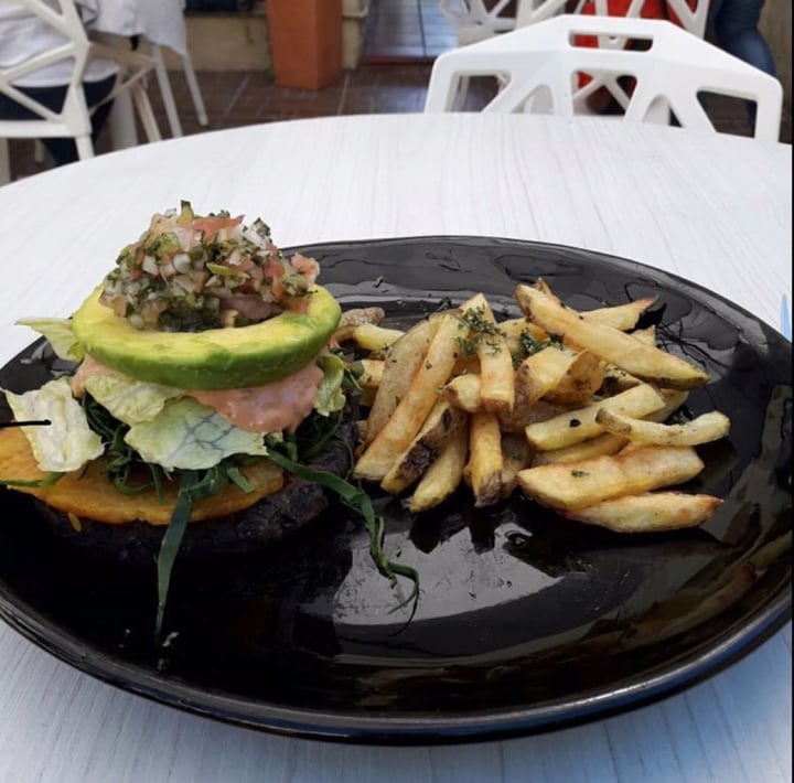 photo of Restaurante Vegano Cardamomo Hamburguesa shared by @womanvegan on  21 Aug 2019 - review